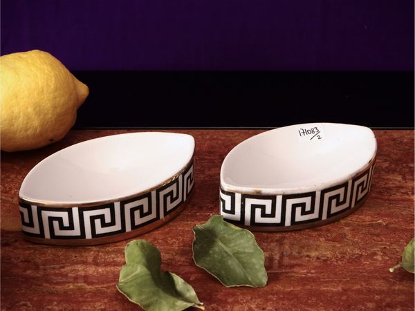 Coppia di porta saponette in porcellana, Piero Fornasetti  - Asta La casa moderna - Associazione Nazionale - Case d'Asta italiane