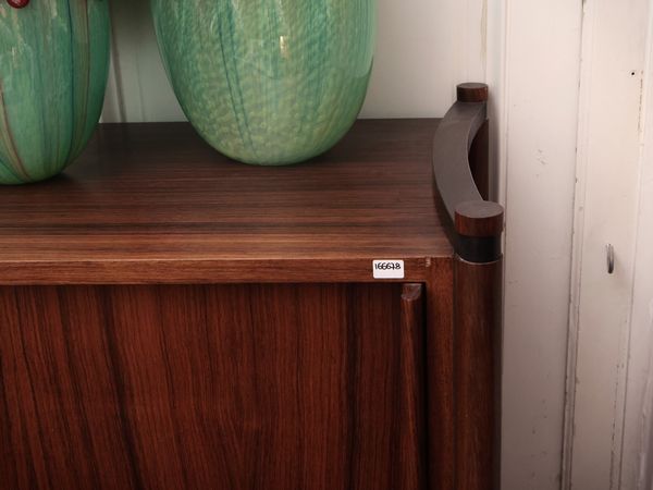 Luis Felipe Usabal y Fernandez<br>Hirozi Fukuoh : Credenza doppia Archimede in legni esotici  - Asta La casa moderna - Associazione Nazionale - Case d'Asta italiane