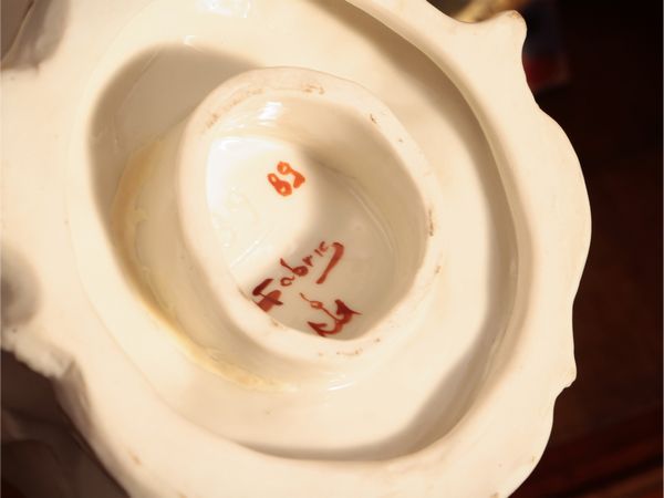 Luigi Fabris : Gruppo con Pierrot in biscuit  - Asta La casa moderna - Associazione Nazionale - Case d'Asta italiane