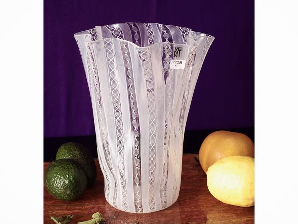 Vaso a forma di fazzoletto, Fulvio Bianconi per Venini  - Asta La casa moderna - Associazione Nazionale - Case d'Asta italiane