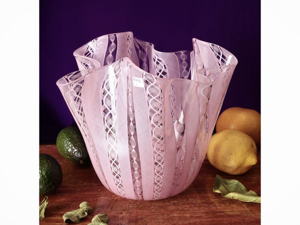 Vaso a forma di fazzoletto, Fulvio Bianconi per Venini  - Asta La casa moderna - Associazione Nazionale - Case d'Asta italiane