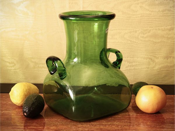 Grande vaso biansato in vetro verde di Empoli  - Asta La casa moderna - Associazione Nazionale - Case d'Asta italiane