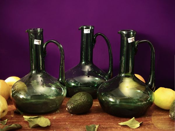 Tre brocche in vetro verde di Empoli  - Asta La casa moderna - Associazione Nazionale - Case d'Asta italiane