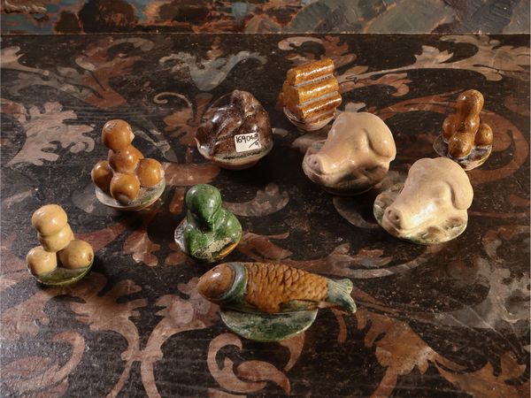 Collezione di nove coperchi in terracotta smaltata  - Asta La casa moderna - Associazione Nazionale - Case d'Asta italiane