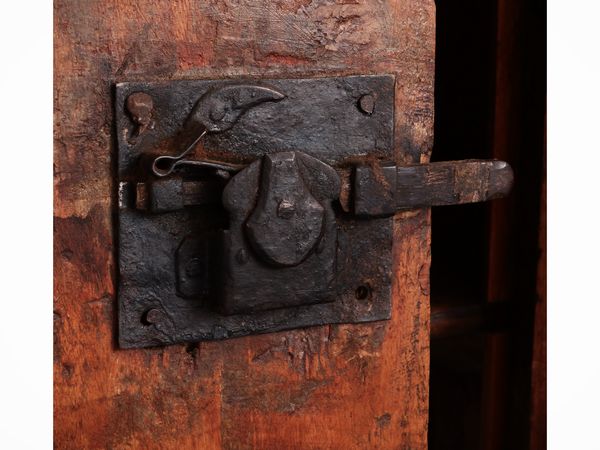 Armadio rustico in legno tenero  - Asta La casa moderna - Associazione Nazionale - Case d'Asta italiane