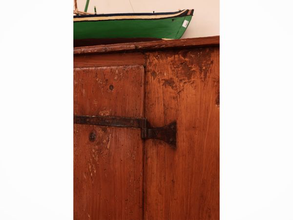 Armadio rustico in legno tenero  - Asta La casa moderna - Associazione Nazionale - Case d'Asta italiane