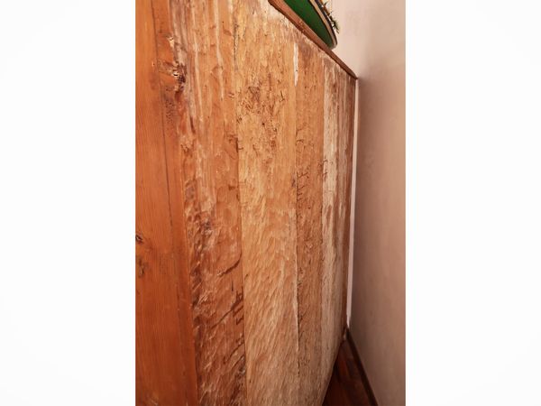 Armadio rustico in legno tenero  - Asta La casa moderna - Associazione Nazionale - Case d'Asta italiane