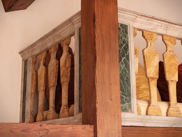 Balaustra ad angolo in legno laccato  - Asta La casa moderna - Associazione Nazionale - Case d'Asta italiane