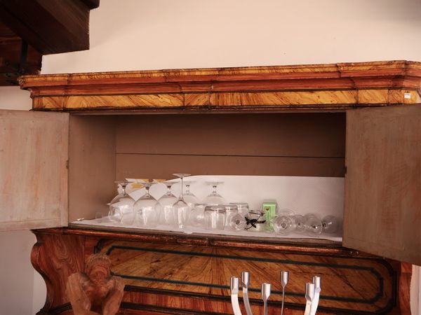 Credenza a due corpi in legno laccato  - Asta La casa moderna - Associazione Nazionale - Case d'Asta italiane