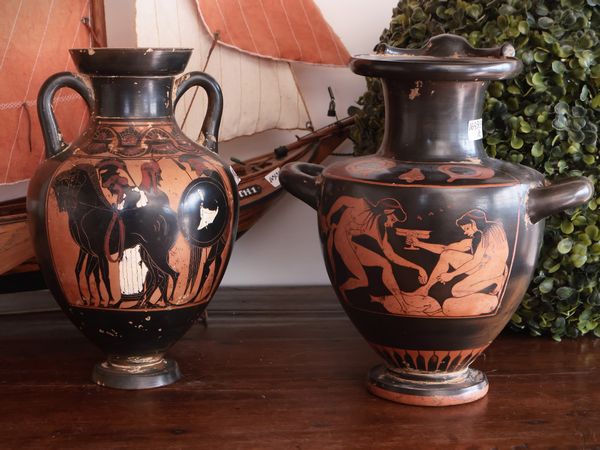 Due vasi di gusto archeologico  - Asta La casa moderna - Associazione Nazionale - Case d'Asta italiane