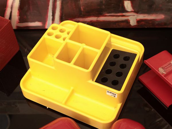 Due accessori di design da scrivania, Kartell  - Asta La casa moderna - Associazione Nazionale - Case d'Asta italiane