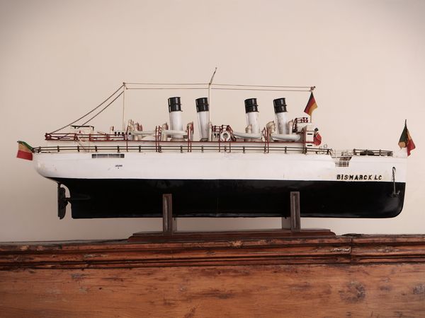 Modellino della nave passeggeri Bismarck  - Asta La casa moderna - Associazione Nazionale - Case d'Asta italiane