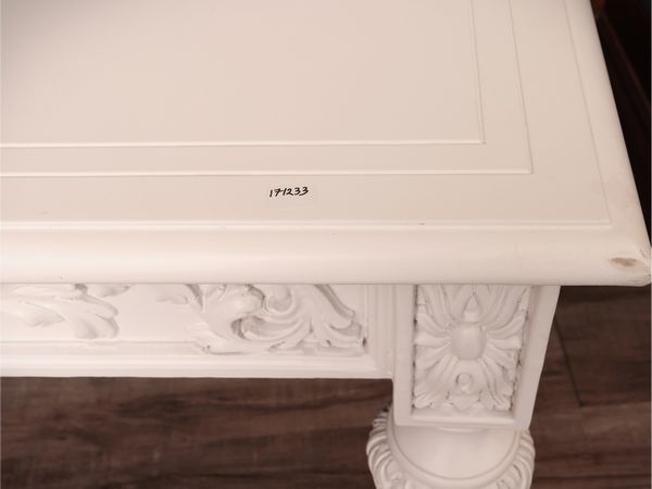 Tavolo da pranzo in legno intagliato e laccato bianco  - Asta La casa moderna - Associazione Nazionale - Case d'Asta italiane