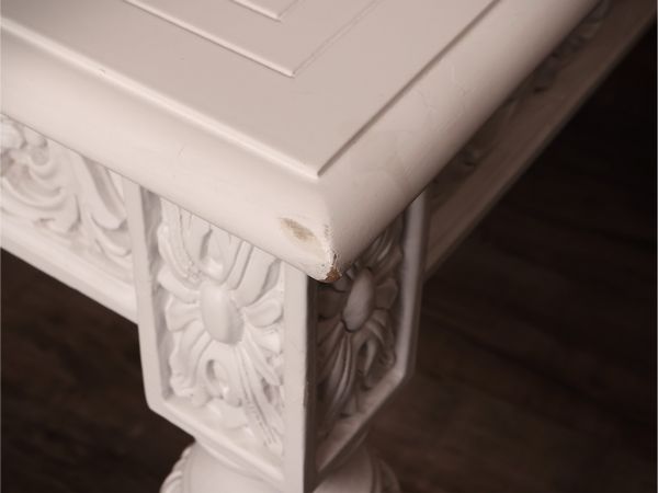 Tavolo da pranzo in legno intagliato e laccato bianco  - Asta La casa moderna - Associazione Nazionale - Case d'Asta italiane