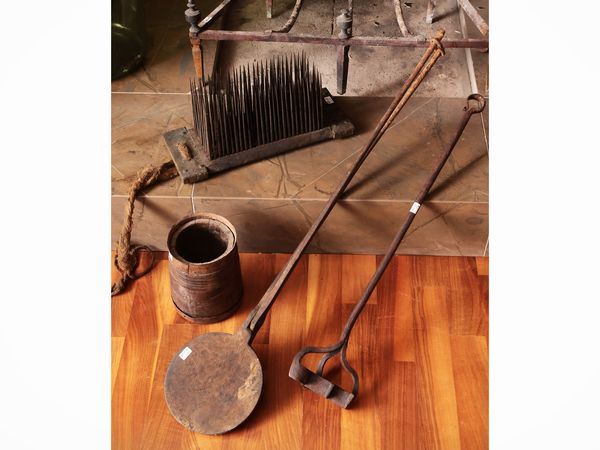 Assortimento di antichi attrezzi in ferro  - Asta La casa moderna - Associazione Nazionale - Case d'Asta italiane