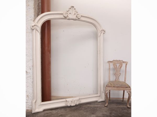 Grande cornice in legno intagliato e laccato bianco  - Asta La casa moderna - Associazione Nazionale - Case d'Asta italiane