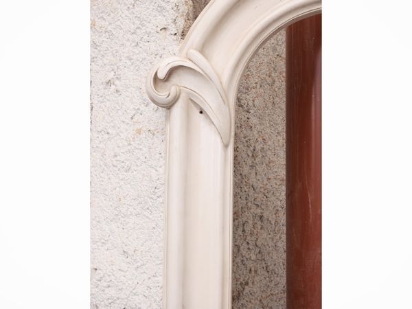 Grande cornice in legno intagliato e laccato bianco  - Asta La casa moderna - Associazione Nazionale - Case d'Asta italiane