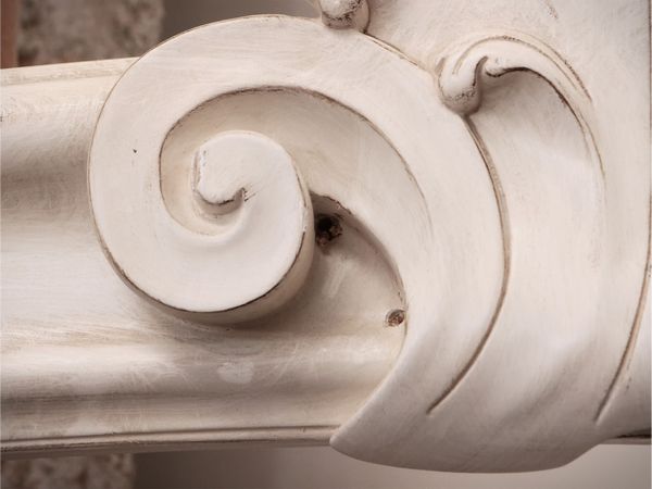 Grande cornice in legno intagliato e laccato bianco  - Asta La casa moderna - Associazione Nazionale - Case d'Asta italiane