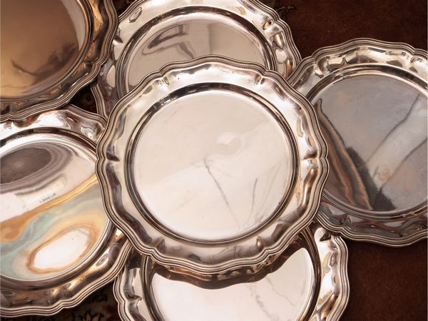 Serie di dodici sottopiatti in argento  - Asta La casa moderna - Associazione Nazionale - Case d'Asta italiane