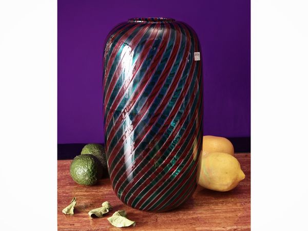 Vaso Venini in vetro soffiato e lavorato a mano  - Asta La casa moderna - Associazione Nazionale - Case d'Asta italiane