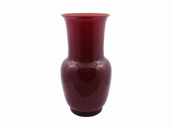 Vaso Venini in vetro soffiato incamiciato rosso  - Asta La casa moderna - Associazione Nazionale - Case d'Asta italiane
