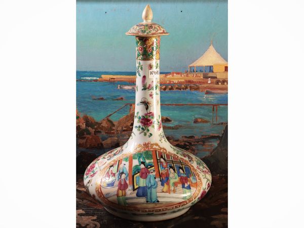 Bottiglia in porcellana  - Asta La casa moderna - Associazione Nazionale - Case d'Asta italiane