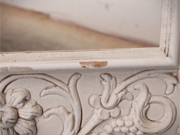 Grande cornice in legno intagliato e laccato bianco  - Asta La casa moderna - Associazione Nazionale - Case d'Asta italiane