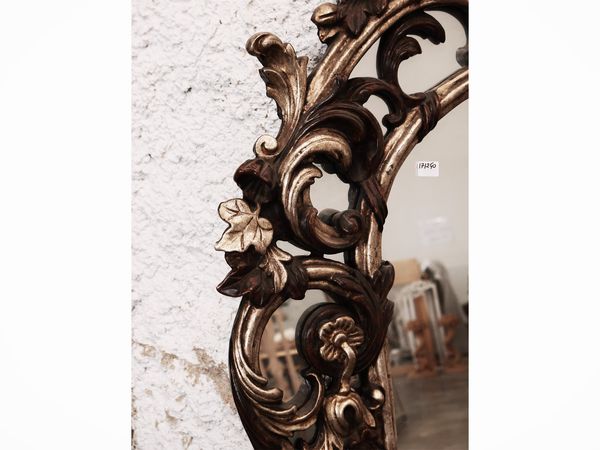 Specchiera in legno intagliato e dorato  - Asta La casa moderna - Associazione Nazionale - Case d'Asta italiane