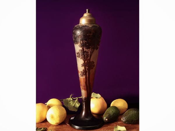 Émile Gallé : Lampada 'Veilleuse' in vetro doppio a cammeo  - Asta La casa moderna - Associazione Nazionale - Case d'Asta italiane