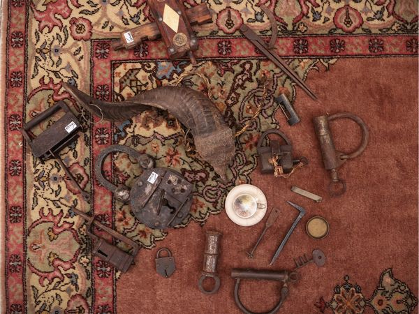 Lotto di curiosit d'epoca  - Asta La casa moderna - Associazione Nazionale - Case d'Asta italiane