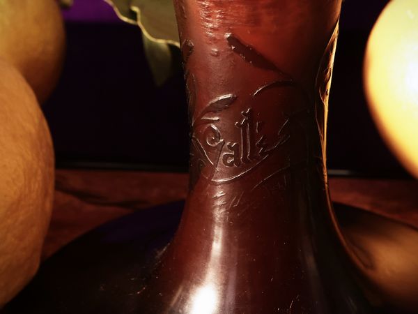 Émile Gallé : Lampada 'Veilleuse' in vetro doppio a cammeo  - Asta La casa moderna - Associazione Nazionale - Case d'Asta italiane