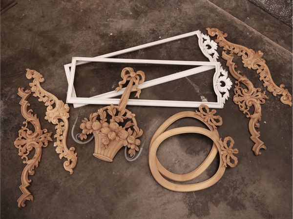 Assortimento di arredi decorativi in legno  - Asta La casa moderna - Associazione Nazionale - Case d'Asta italiane