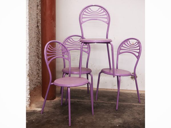 Serie di quattro sedie da giardino laccate lilla  - Asta La casa moderna - Associazione Nazionale - Case d'Asta italiane