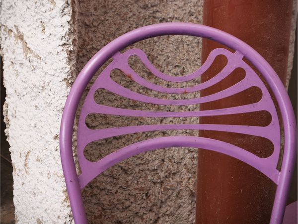 Serie di quattro sedie da giardino laccate lilla  - Asta La casa moderna - Associazione Nazionale - Case d'Asta italiane