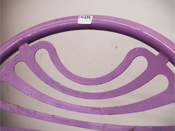 Serie di quattro sedie da giardino laccate lilla  - Asta La casa moderna - Associazione Nazionale - Case d'Asta italiane