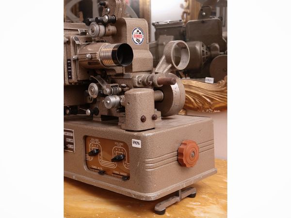 Proiettore Fumeo A1306  - Asta La casa moderna - Associazione Nazionale - Case d'Asta italiane