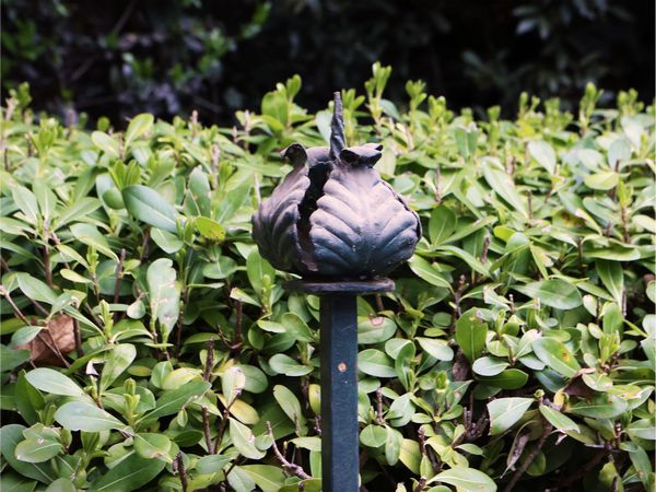 Coppia di sostegni a stelo da giardino per lanterne  - Asta La casa moderna - Associazione Nazionale - Case d'Asta italiane