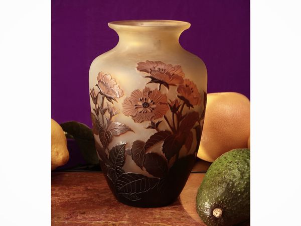 Émile Gallé : Vaso in vetro doppio a cammeo,  - Asta La casa moderna - Associazione Nazionale - Case d'Asta italiane