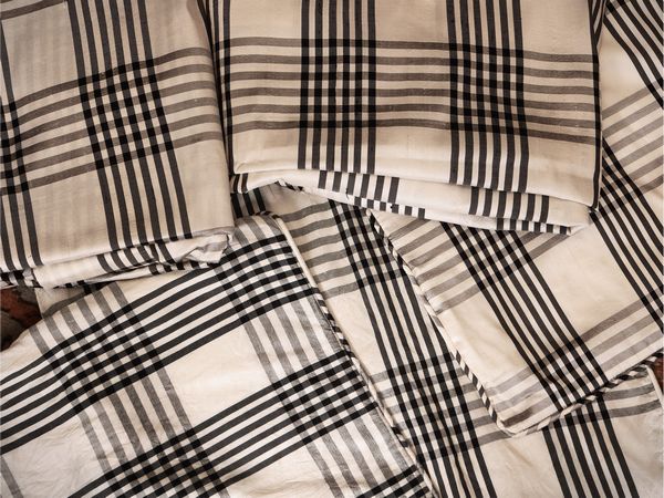 Lotto di tendaggi in seta  - Asta La casa moderna - Associazione Nazionale - Case d'Asta italiane