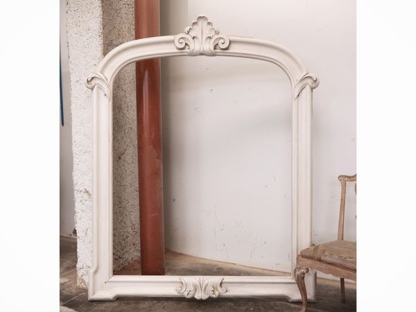 Grande cornice in legno intagliato e laccato bianco  - Asta La casa moderna - Associazione Nazionale - Case d'Asta italiane