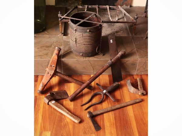 Assortimento di antichi attrezzi in ferro  - Asta La casa moderna - Associazione Nazionale - Case d'Asta italiane