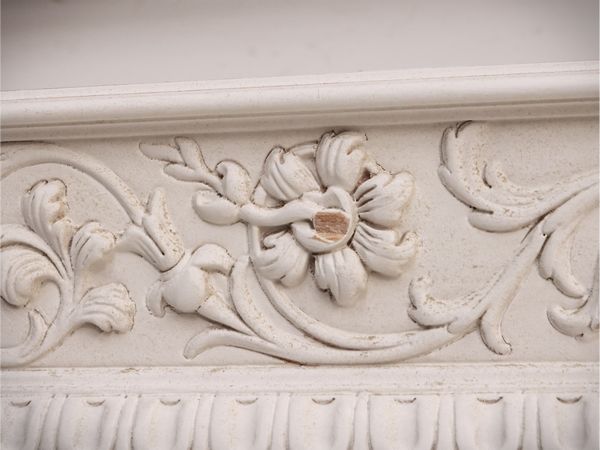 Grande cornice in legno intagliato e laccato bianco  - Asta La casa moderna - Associazione Nazionale - Case d'Asta italiane