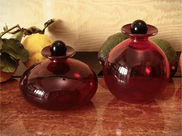 Coppia di ampolle in vetro rosso, Marcello Furlan  - Asta La casa moderna - Associazione Nazionale - Case d'Asta italiane