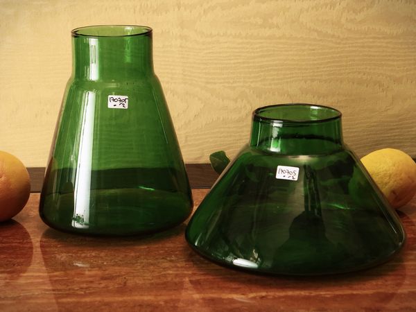 Due vasi in vetro verde di Empoli  - Asta La casa moderna - Associazione Nazionale - Case d'Asta italiane