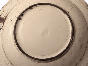 Piatto da parata in ceramica smaltata  - Asta La casa moderna - Associazione Nazionale - Case d'Asta italiane