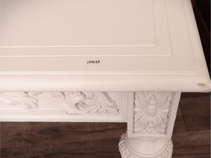 Tavolo da pranzo in legno intagliato e laccato bianco  - Asta La casa moderna - Associazione Nazionale - Case d'Asta italiane