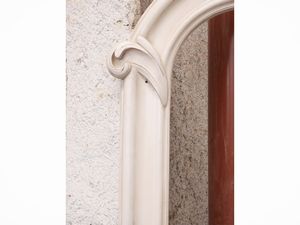Grande cornice in legno intagliato e laccato bianco  - Asta La casa moderna - Associazione Nazionale - Case d'Asta italiane