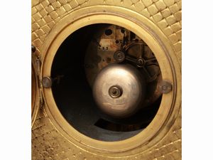 Orologio da tavolo in metallo dorato  - Asta La casa moderna - Associazione Nazionale - Case d'Asta italiane