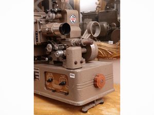 Proiettore Fumeo A1306  - Asta La casa moderna - Associazione Nazionale - Case d'Asta italiane