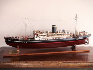 Modellino della nave passeggeri Shengking in metallo e altri materiali  - Asta La casa moderna - Associazione Nazionale - Case d'Asta italiane